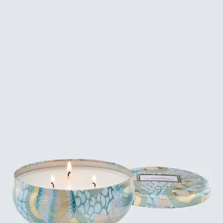 Vela aromática Voluspa California Summers de tres mechas en lata, 500 g