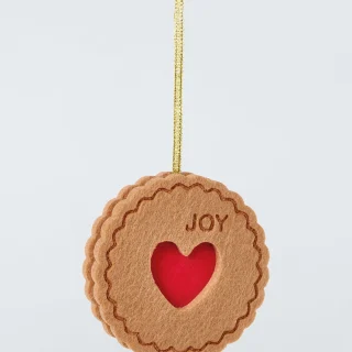 Adorno de árbol de fieltro con forma de corazón de galleta de mermelada Heirloom Splendour