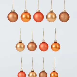 Caja de 42 adornos de cristal color ámbar